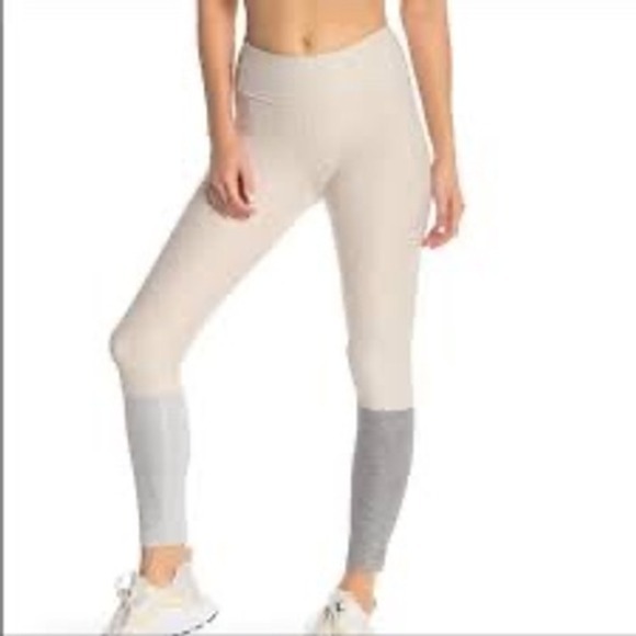 Outdoor Voices Pants - Outdoor Voices Size Medium 7/8 Dipped Legging Oatmeal Dove Ash Leggings